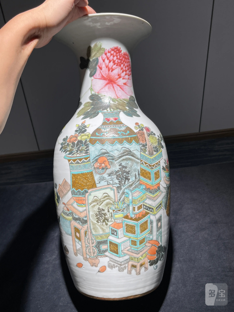 民国 戴裕成画浅绛彩博古纹大瓶 - 图2